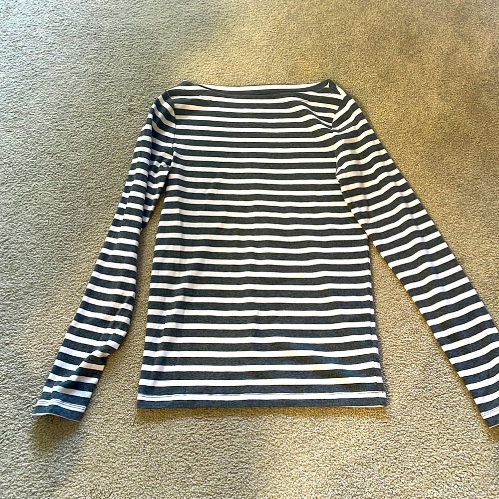 Boat neck grey/white striped shirt